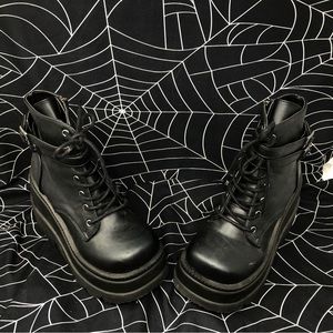demonia shaker boots
